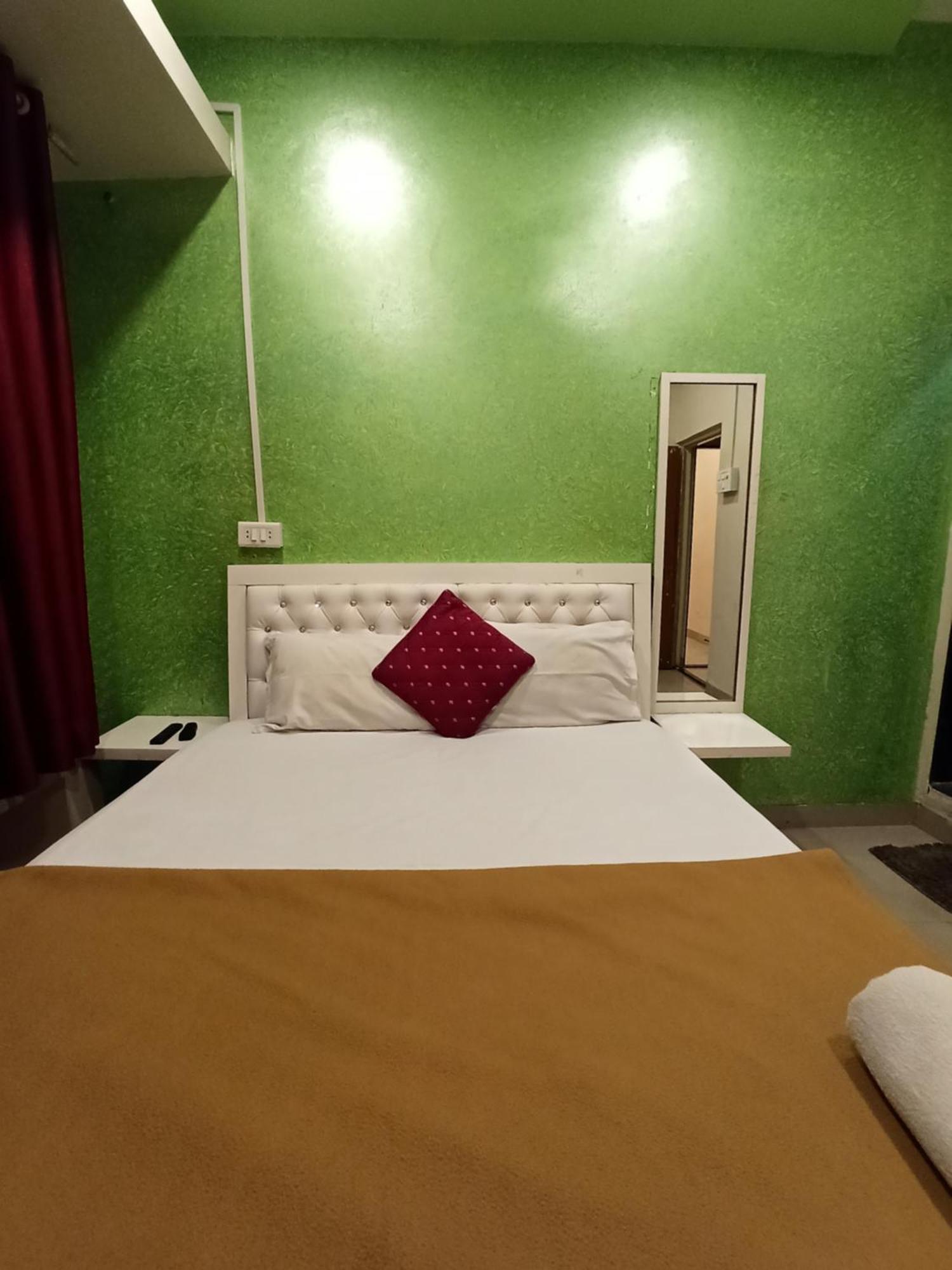 Malwade Motel Pune Eksteriør billede